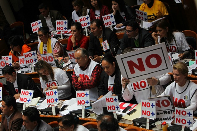 Así reaccionaron en el parlamento boliviano ante posible reelección de Evo Morales (Fotos)