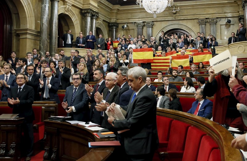 El parlamento de Cataluña lanza proceso de ruptura con España