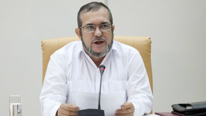 Máximo líder de las Farc anuncia suspensión de compra de armas