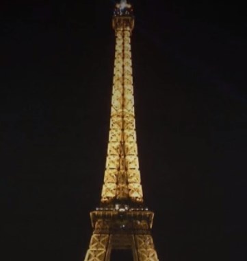La Torre Eiffel apagó sus luces durante espeluznante noche en París (VIDEO)