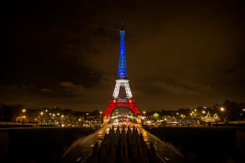 La torre Eiffel cerrada otra vez por seguridad