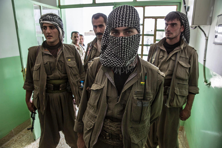 VIDEO: Terrorista del Isis lloró desconsoladamente cuando fue capturado por los kurdos
