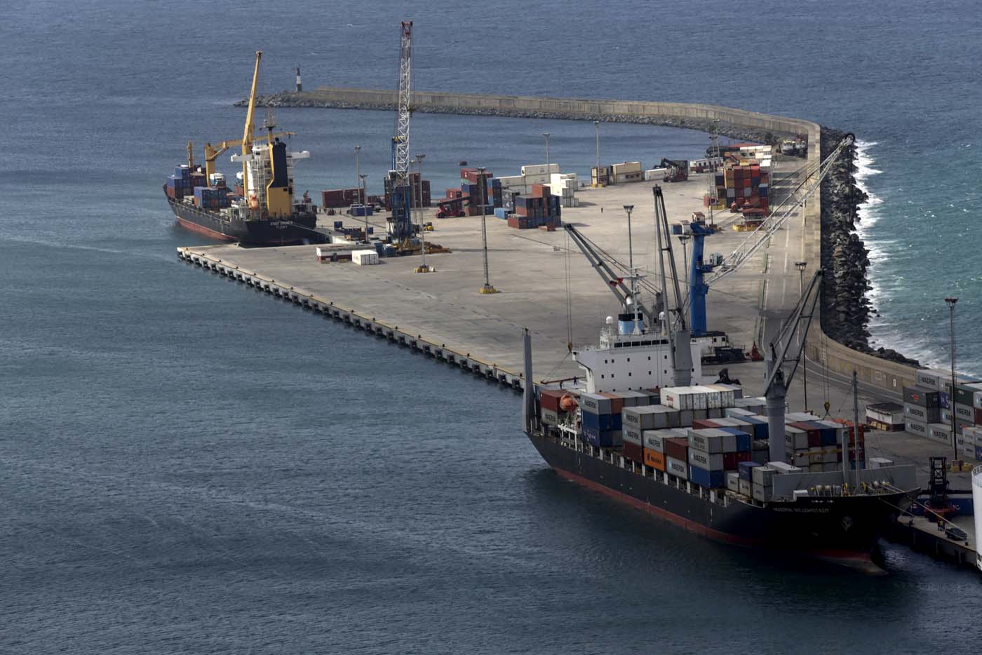 Aduaneros reportan caída de 98% en las importaciones privadas