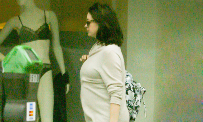 A Anne Hathaway ya se le nota el embarazo