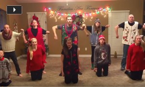 Ocho hermanos desean Feliz Navidad con la coreografía de un villancico (video)