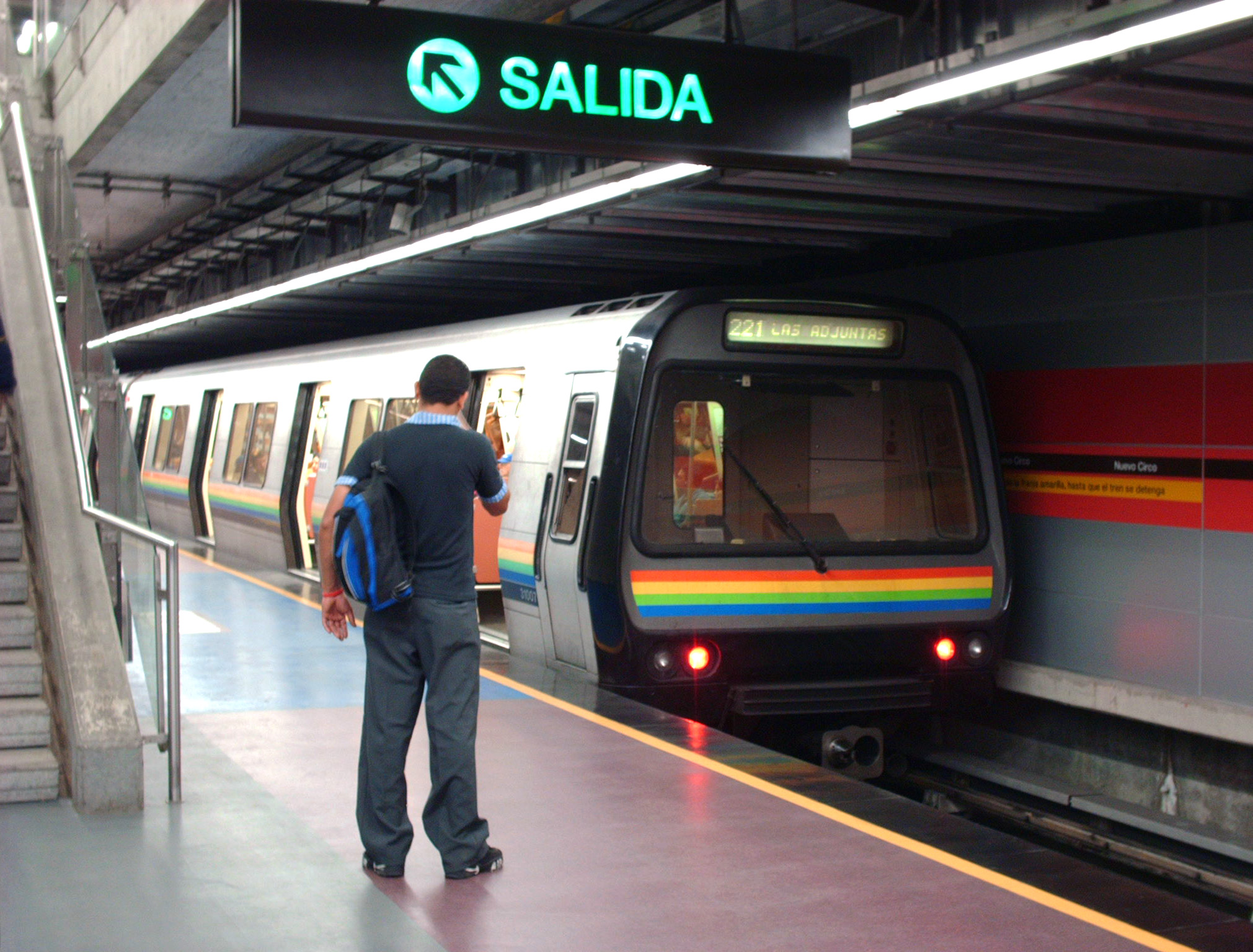 EN VIDEO: La desesperación entre los pasajeros tras el robo masivo en el Metro de Caracas