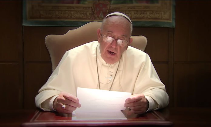El Papa pide una Iglesia cercana a divorciados y gays en un libro entrevista