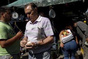 Canasta básica venezolana aumentó 433,9% en 2016, según un estudio