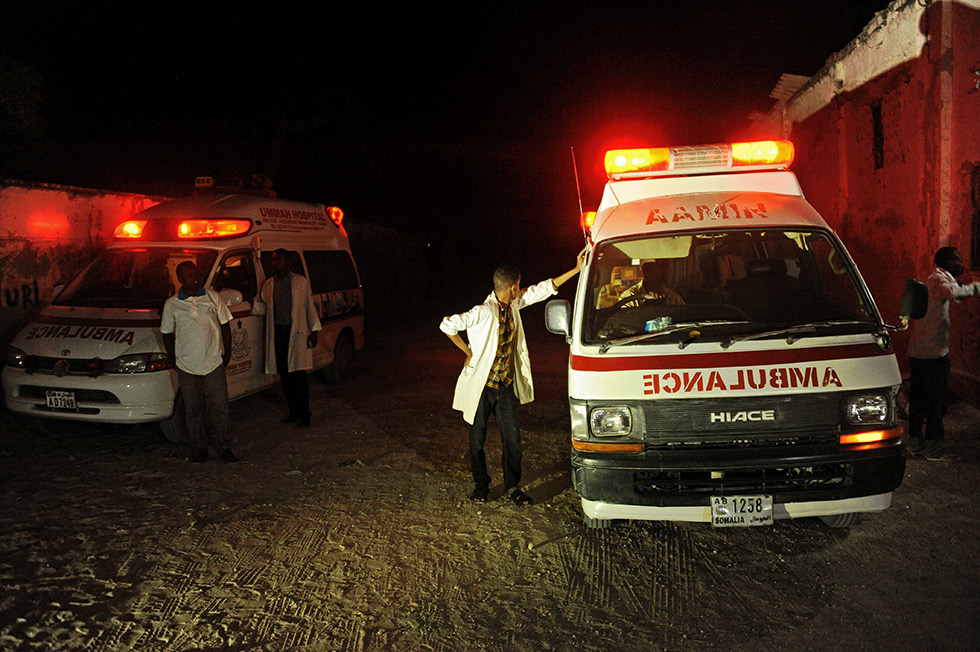 Reportan explosión y tiroteo en un restaurante de la capital de Somalia