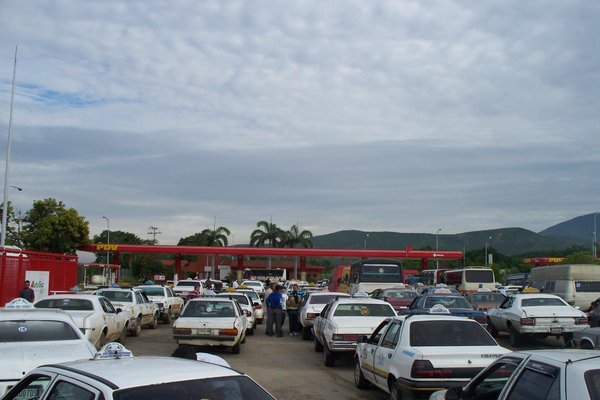 Deficiencias en el suministro de combustible afecta transporte de pasajeros de la frontera