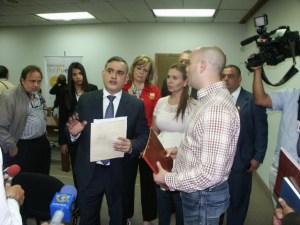 Concejal en Maracaibo interrumpió rueda de prensa de Saab por crisis de inseguridad (VIDEO)