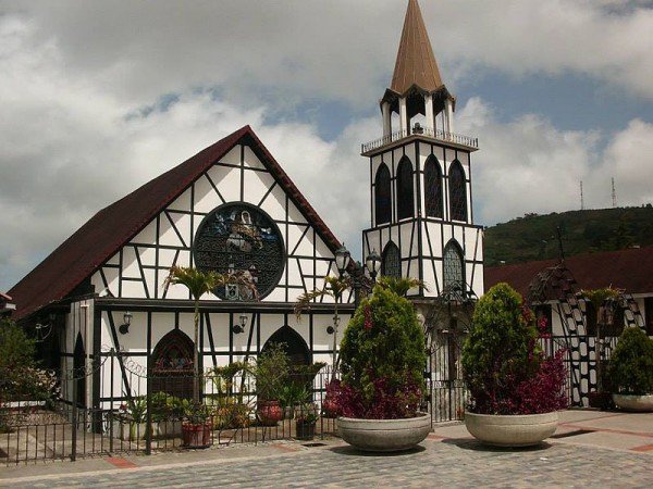 Fuerzas del régimen violentaron la entrada de la iglesia en la Colonia Tovar durante allanamientos (FOTO) #8May