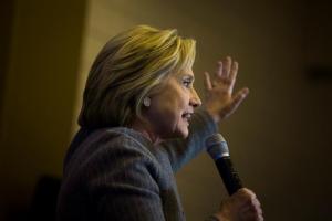 Hillary Clinton, entre el pragmatismo y el progresismo en recta final de Iowa