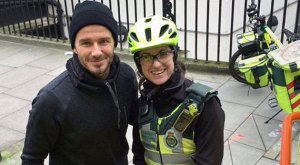 David Beckham hace de buen samaritano en las calles de Londres