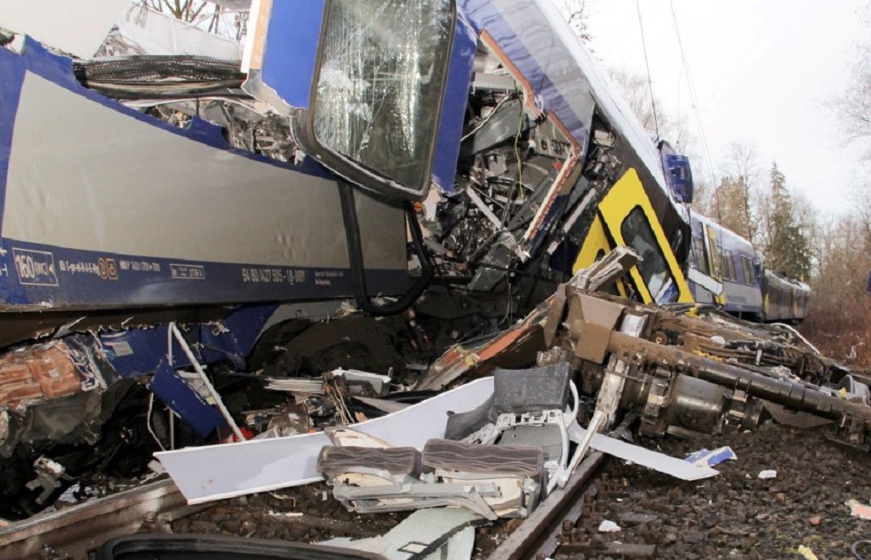 Choque de trenes en el sur de Alemania: 9 muertos + 150 heridos (fotos)