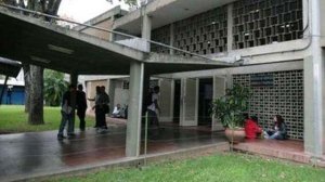 Estudiantes de Enfermería de la UCV preocupados por perder el semestre
