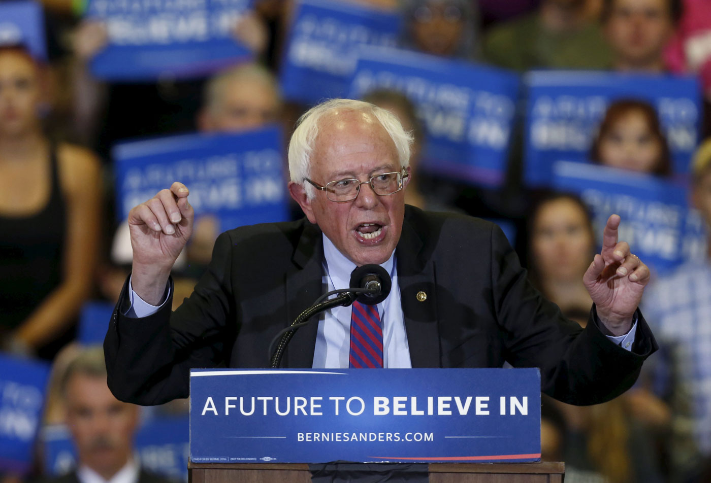 Sanders gana asambleas electorales de Alaska, Washington y Hawái