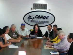 Discusión de contrato colectivo excluye a la Fapuv y a otras agrupaciones