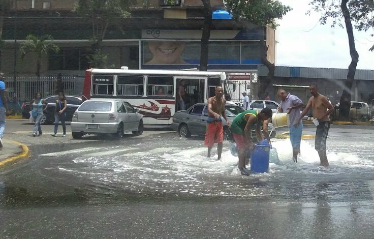 La solución de Hidrocapital al bote de agua en la Avenida Andrés Bello (Fotos)