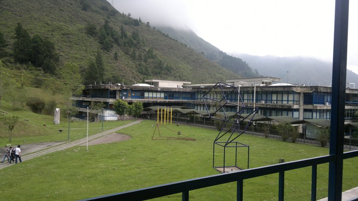 Estudiantes de la ULA presentaron examen “a la luz del día” por apagón (Foto)