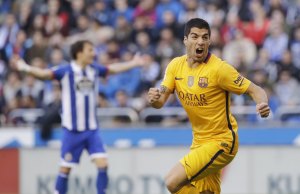 El Barça aplasta al Deportivo (0-8) de la mano de Suárez y se reafirma como líder