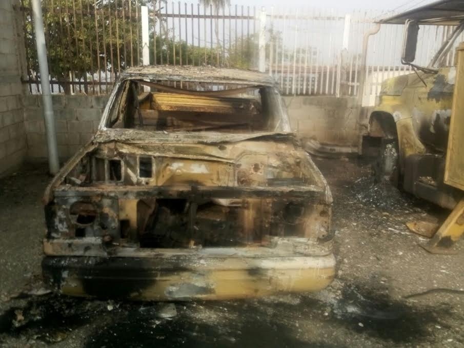 Incendiaron dos vehículos de Corpoelec en Zulia