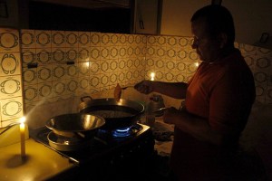 Vecinos de Mirávila en Parque Caiza tienen más de 10 horas sin servicio eléctrico