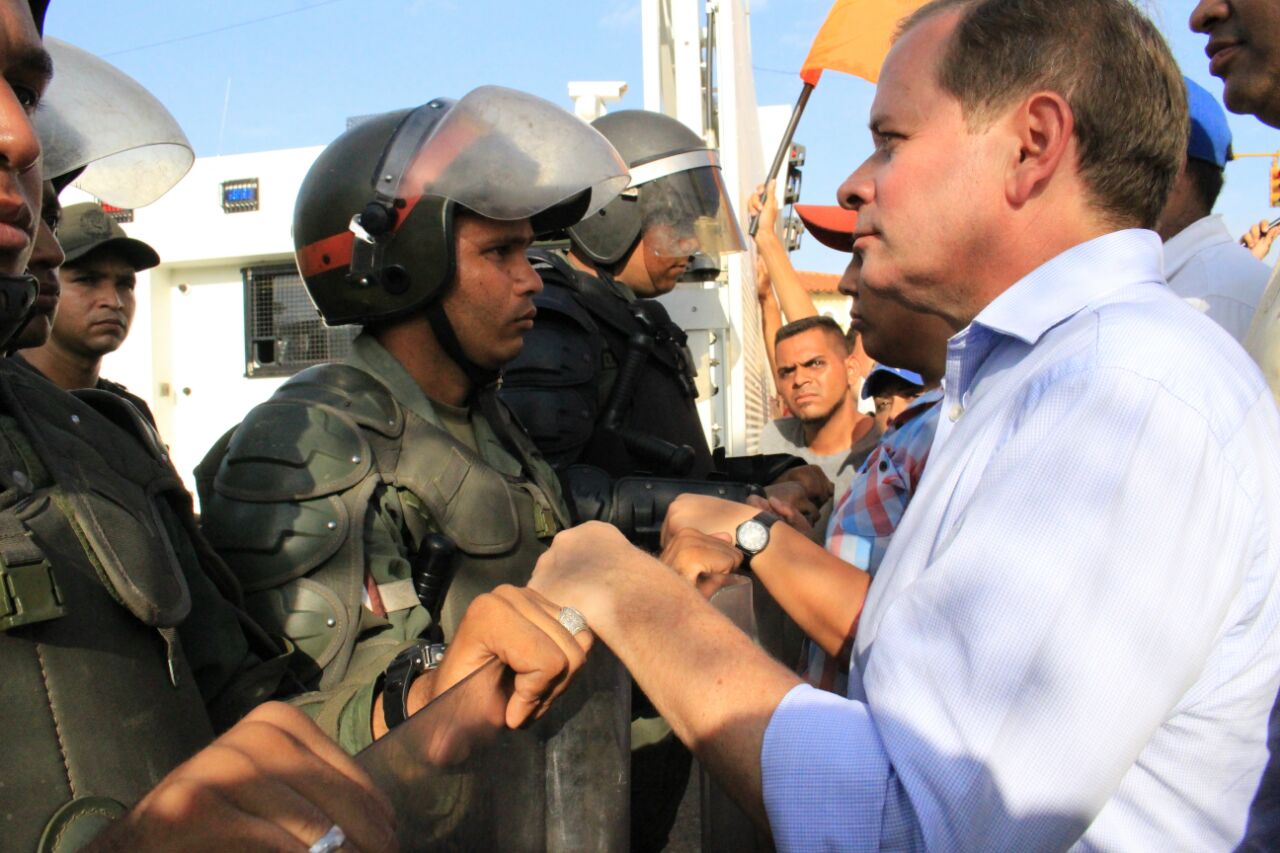 Guanipa: Guardia Nacional en la calle es la muestra de la cobardía de Maduro