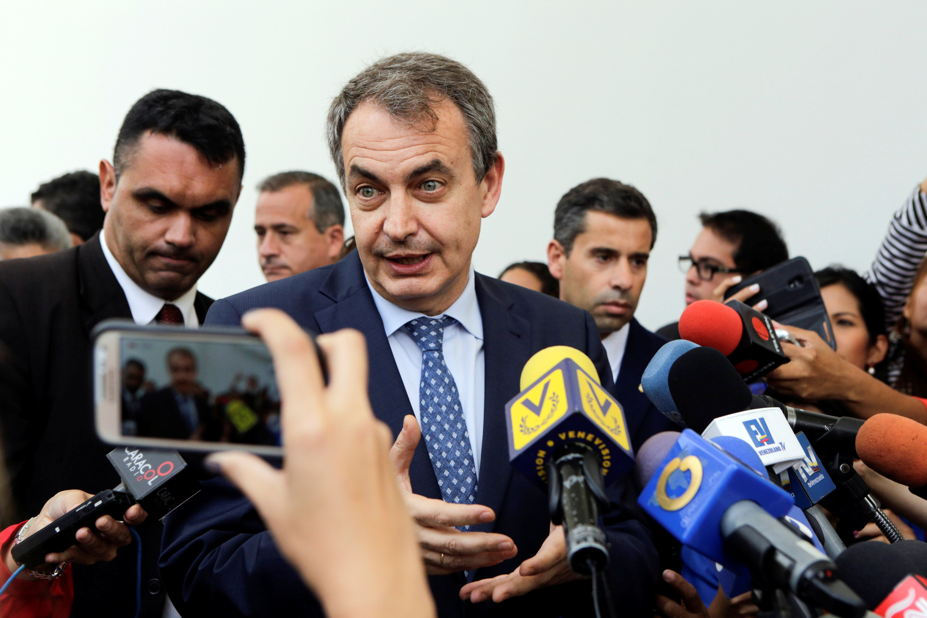 Zapatero veta a Capriles y a María Corina en su “mediación”