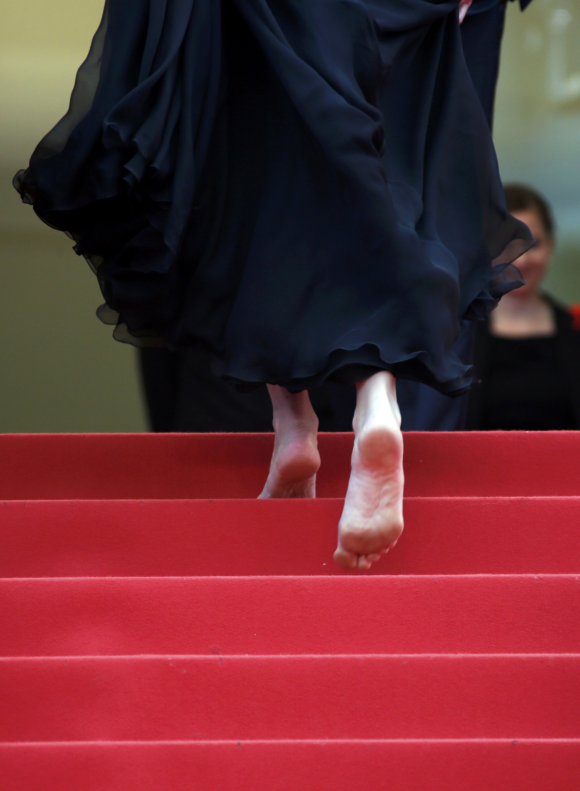 Los pies descalzos de Julia Roberts, la imagen del 69 Festival de Cannes (Fotos)
