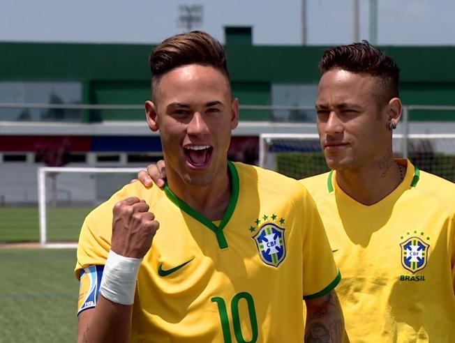 Así fue la reacción de Neymar cuando vio su figura de cera (VIDEO)