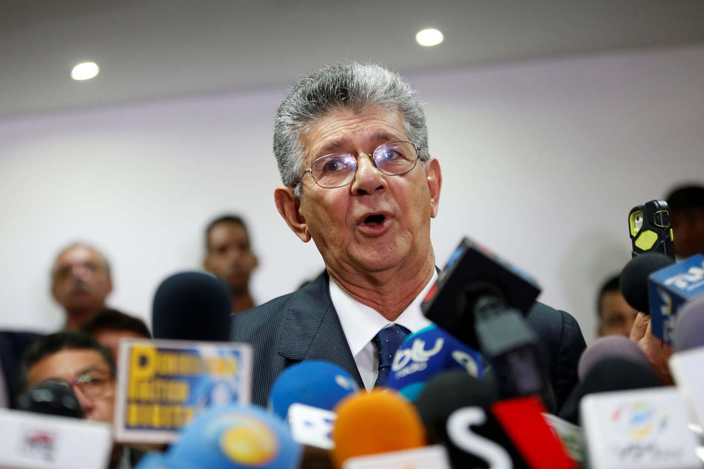 Ramos Allup pide a los venezolanos mantener la calma ante acciones internacionales para resolver la crisis