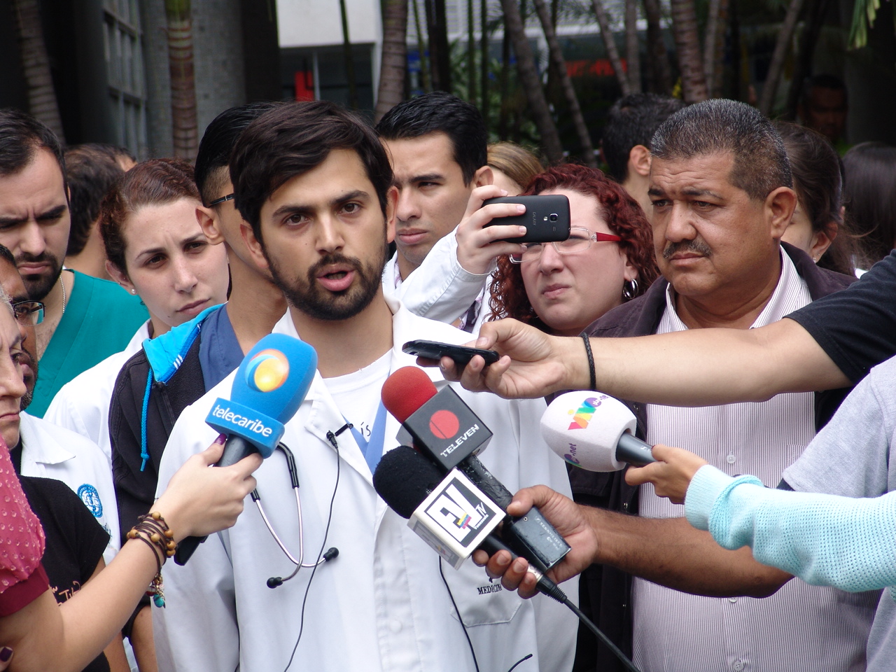 Denuncian muertes y desmejoras de pacientes crónicos en Hospital Clínico Universitario