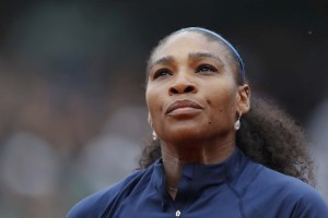 Serena Williams es multada con 10.000 dólares en Wimbledon por dañar una cancha
