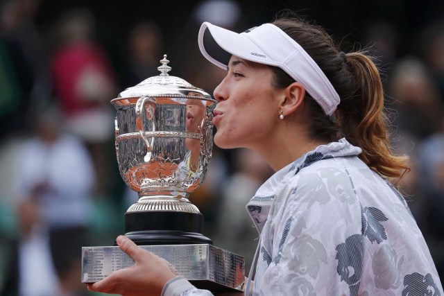 Tennis - French Open Women's Singles Final match - Roland Garros - Serena Williams of the U.S. vs Garbine Muguruza of Spain - Paris, France - 04/06/16. Garbine Muguruza poses with the trophy after beating Serena Williams. REUTERS/Benoit Tessier