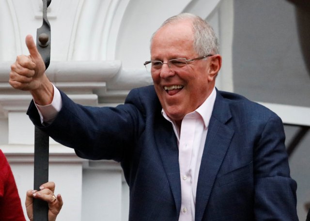 Peruvian presidential candidate Pedro Pablo Kuczynski gestures to followers in Lima, Peru, June 5, 2016. REUTERS/Guadalupe Pardo