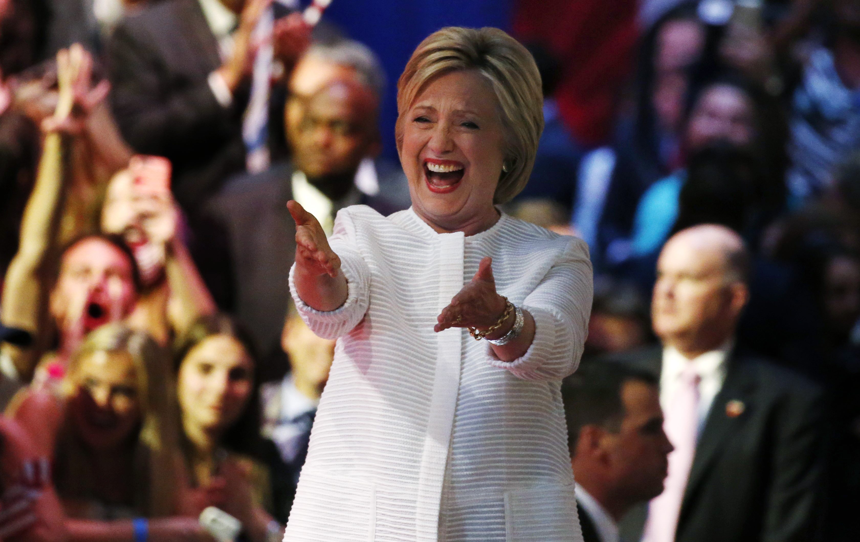 Clinton aventaja a Trump en carrera a la Casa Blanca, según dos nuevos sondeos