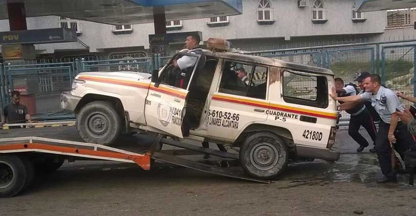 Queman patrulla de Poliaragua en una trifulca por comida en Santa Rita