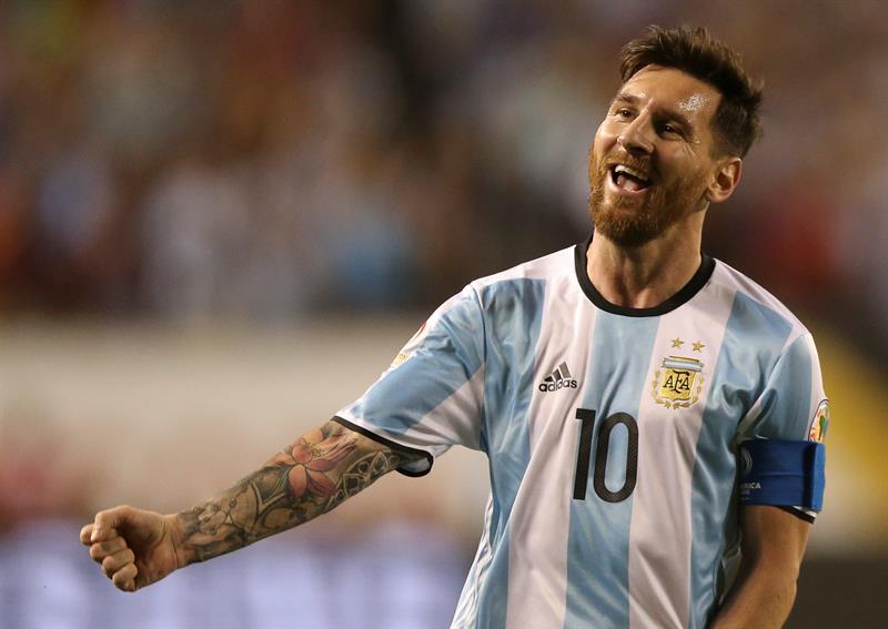Argentina arrolla a Panamá con hat-trick de Messi y avanza a los cuartos de final