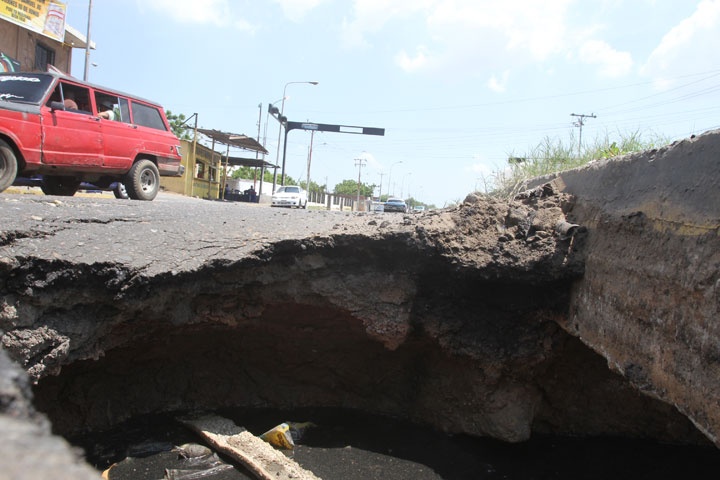 Otro “megahueco” crece en la vía a La Concepción del Zulia