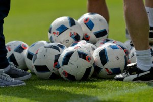El Villarreal acuerda rebajar el salario de sus jugadores