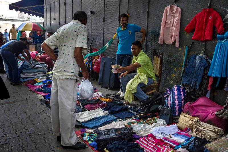 La crisis lleva a los venezolanos a comprar artículos usados