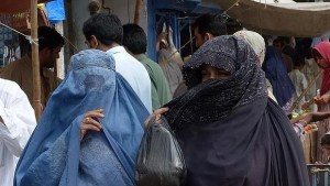 Condenan con 15 cadenas perpetuas a una mujer y su amante en Pakistán