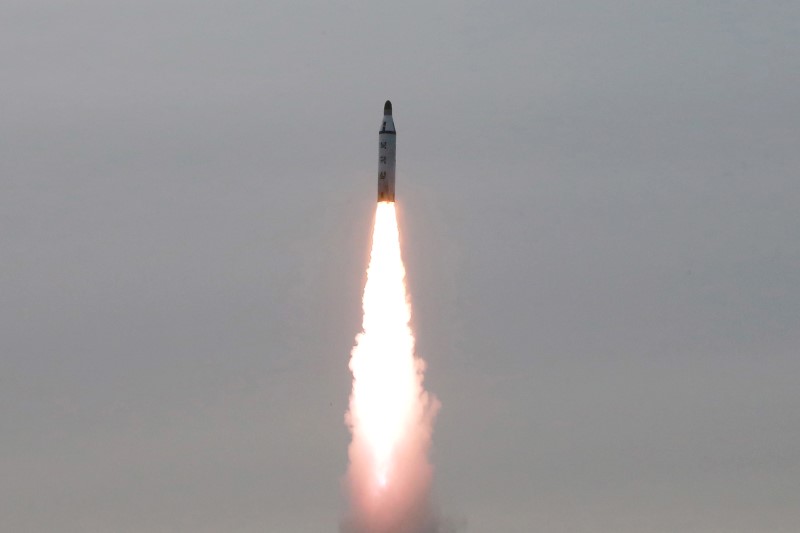 Corea de Norte lanzó un misil de rango intermedio, amenaza a Japón se intensifica