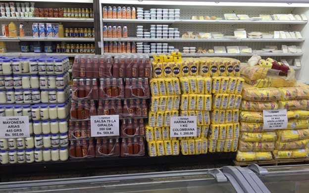 En los anaqueles de los supermercados Marabinos desde hace semana figuran los productos colombianos. (Foto: Archivo)