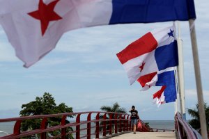 Panamá retira a su embajador de Venezuela y pide a Caracas hacer lo mismo