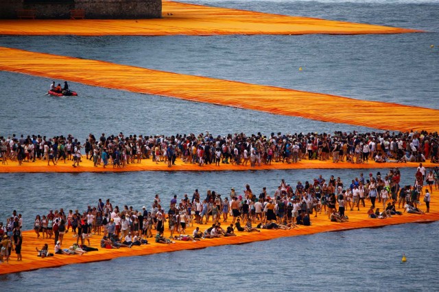 2016-07-02T153311Z_306622896_D1BETNHAXZAB_RTRMADP_3_ITALY-ART-FLOATING-PIERS