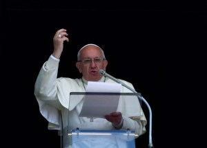 El Papa rechaza la violencia cegada por el odio en ataques en Bangladesh e Irak