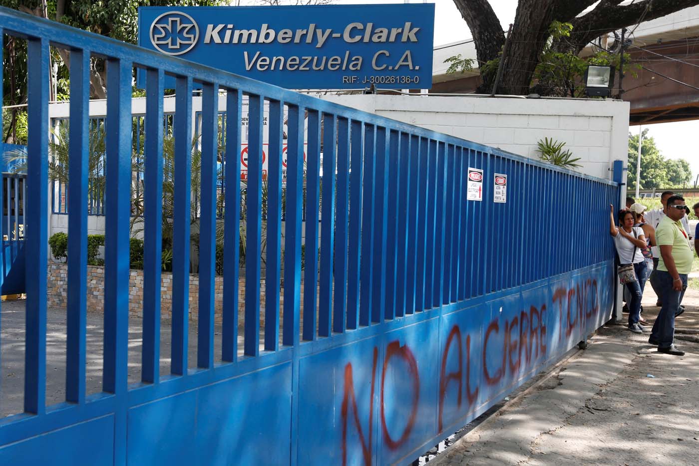 Sebin detuvo a empleados de Kimberly Clark