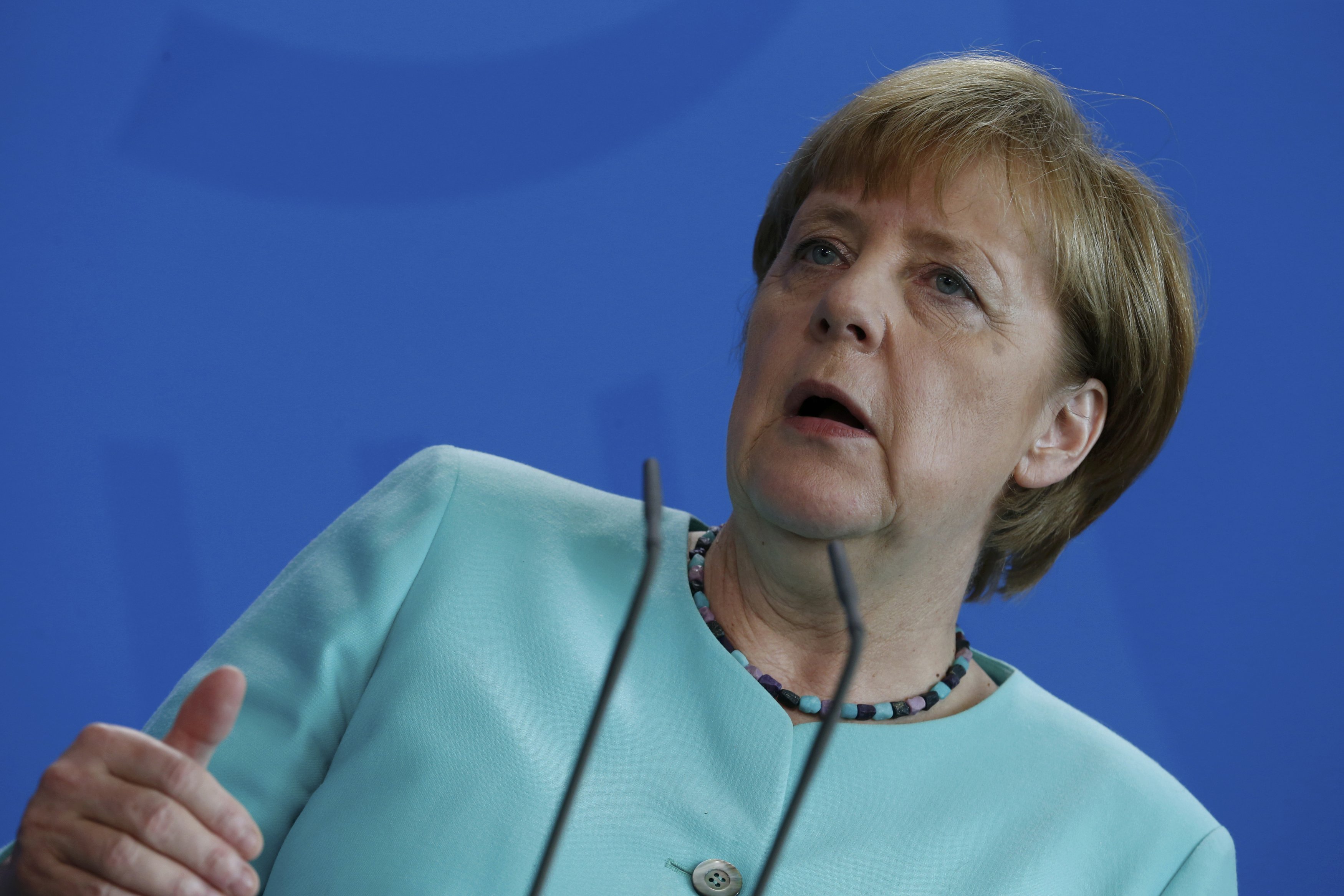 Canciller Angela Merkel convoca un consejo de seguridad para el sábado
